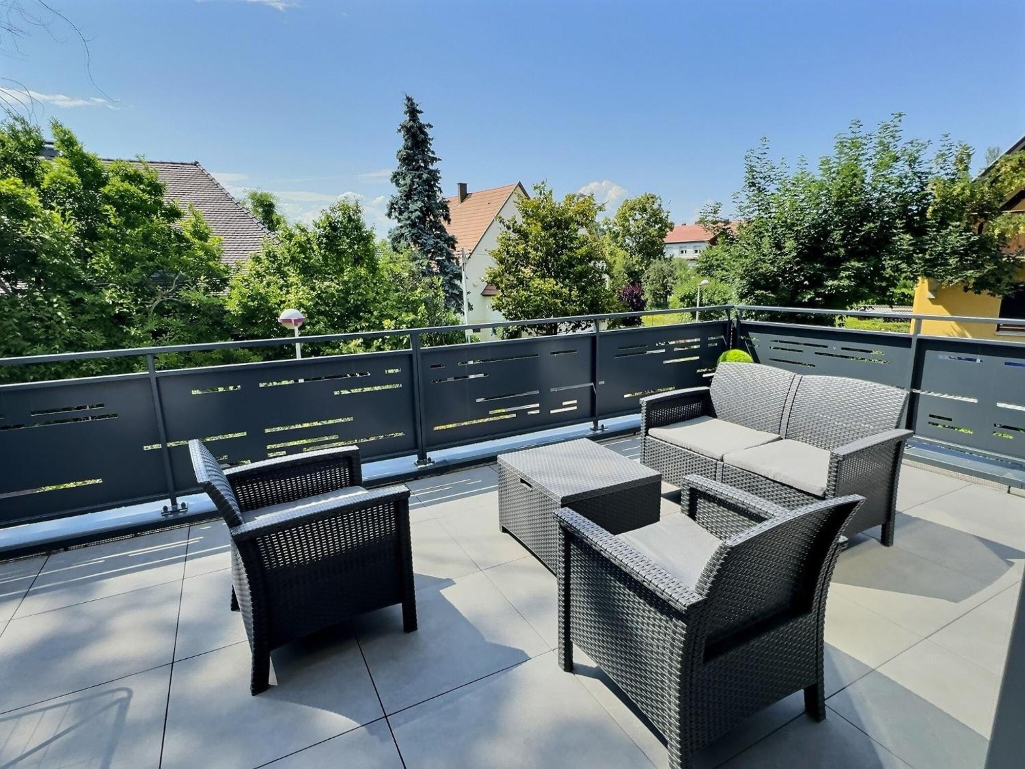 Appartement Alsace Neuf Garage, Parking Et Terrasse กอลมาร์ ภายนอก รูปภาพ